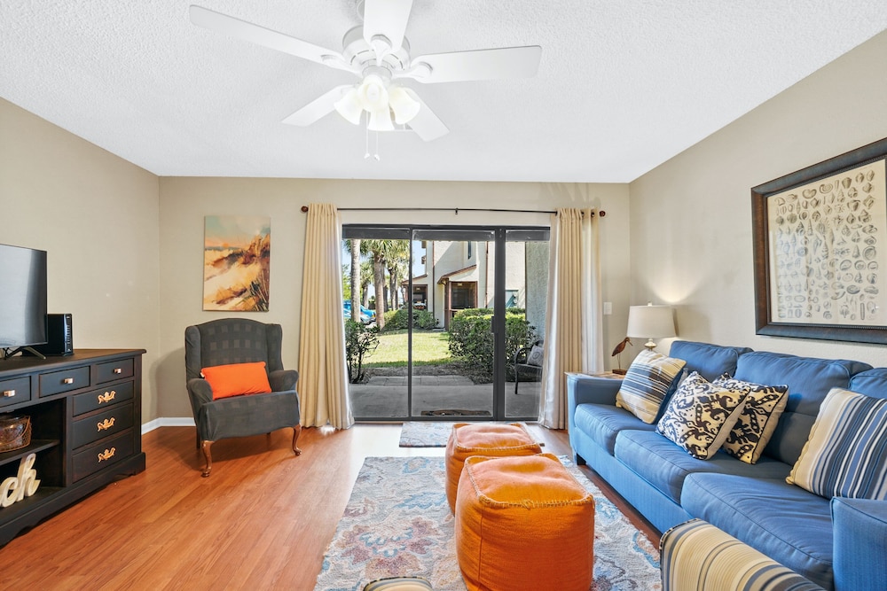 Condo, 2 Bedrooms, Pool Access
