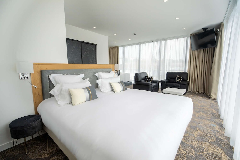 Suite, Sea View - Photo 1