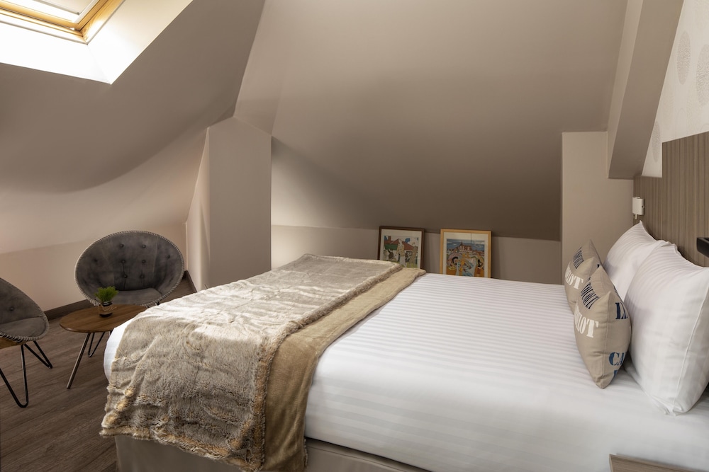 Attic Suite - Photo 4
