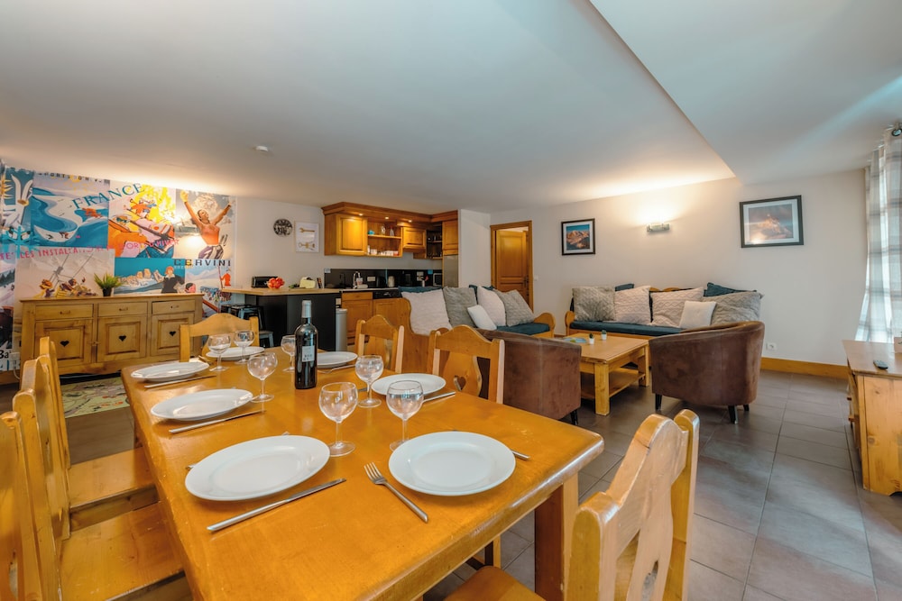 Family Apartment, Multiple Bedrooms, 2 Bathrooms (Vallorcine Loriaz 35 ski in / ski out)