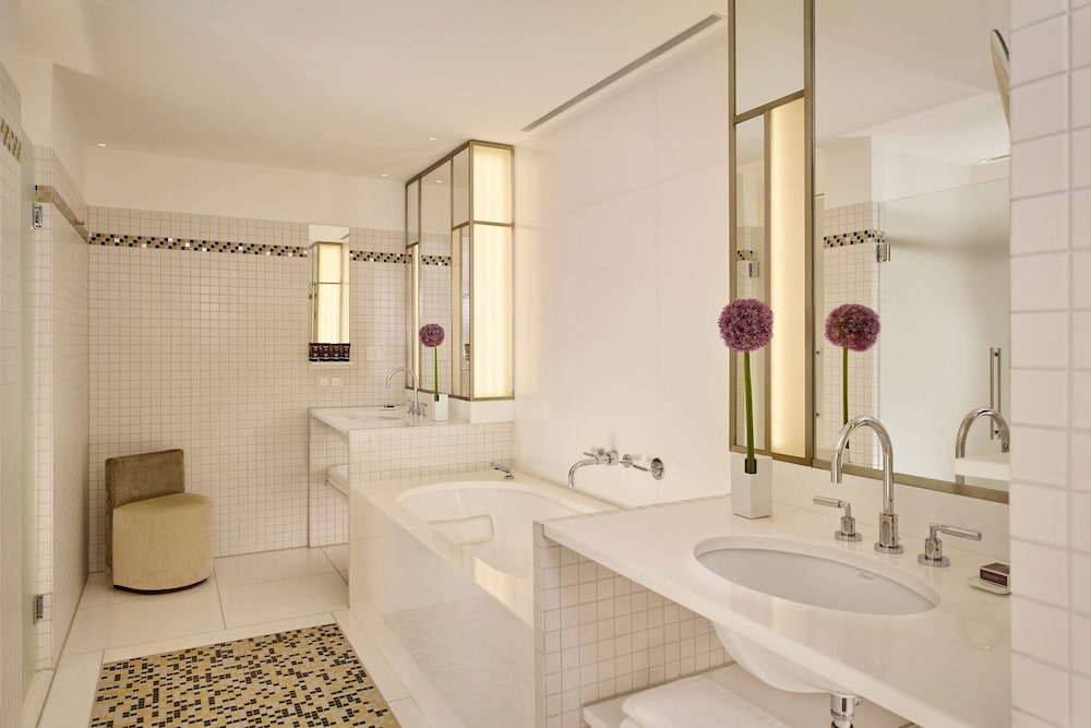 Executive Suite, 1 King Bed - Photo 15