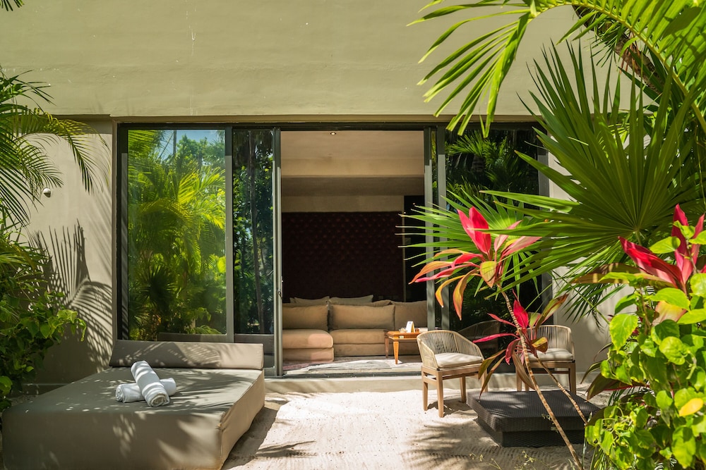 Family Suite, 2 Bathrooms, Garden View (Village)
