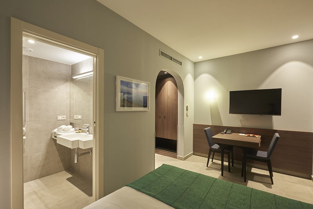 Standard Double or Twin Room photo 2