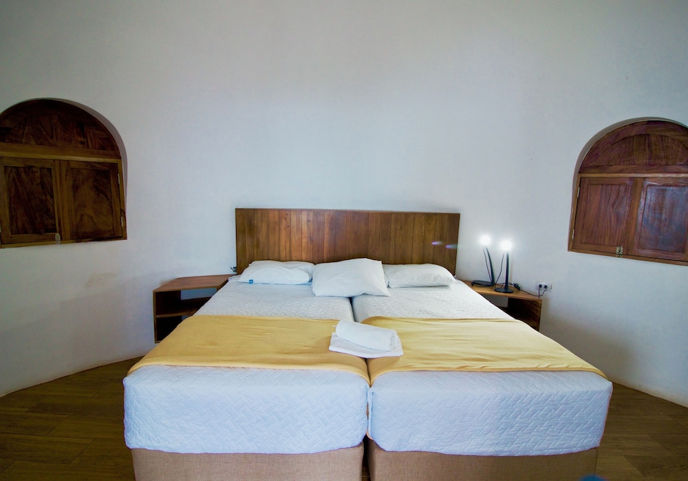Panoramic Studio Suite, Multiple Beds, Mountain View photo 1