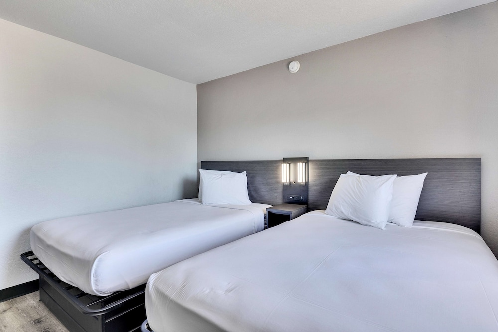 Deluxe Room, 2 Double Beds, Non Smoking, Refrigerator
