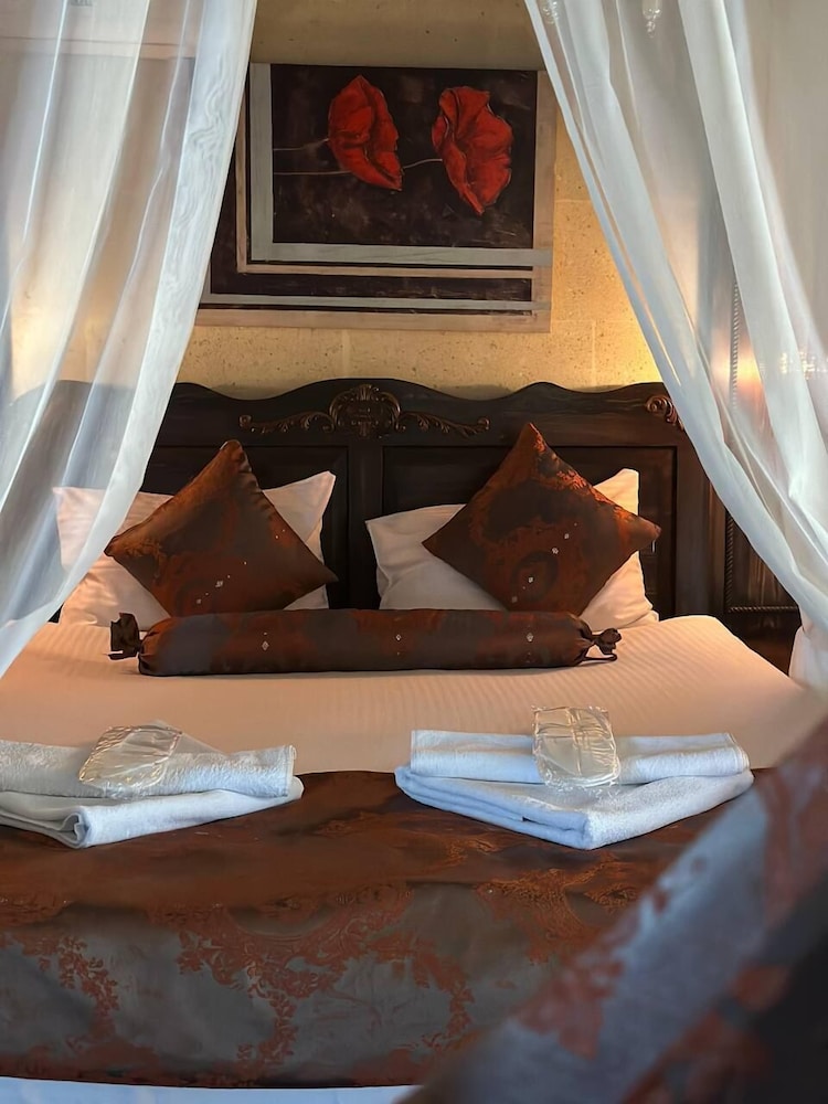 Deluxe Room - Photo 5