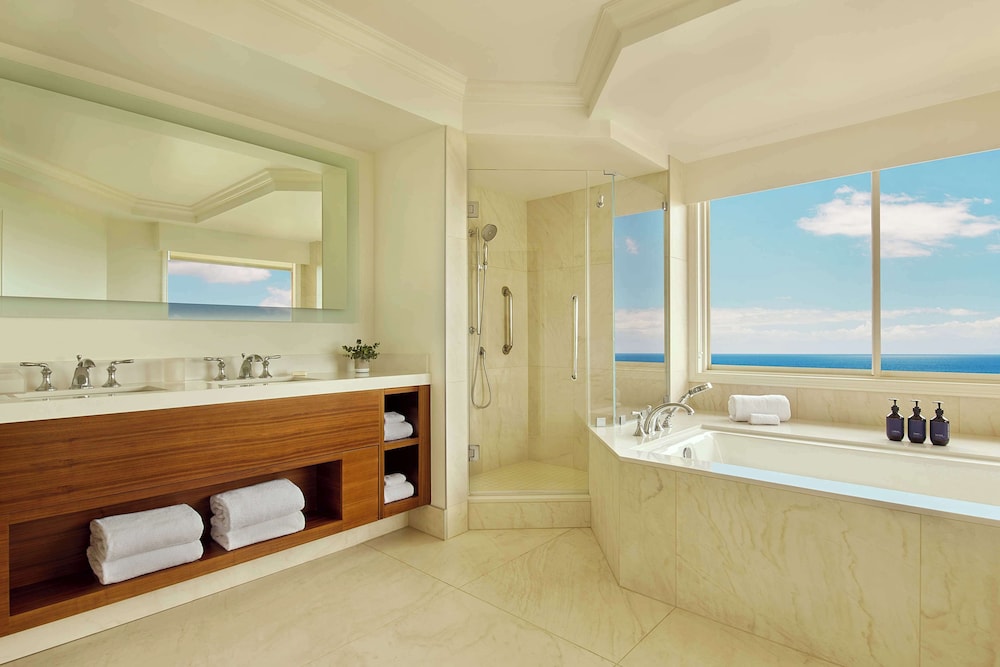 Deluxe Room, 1 King Bed with Sofa bed, Ocean View