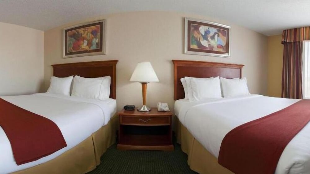 Suite, Multiple Beds - Photo 3