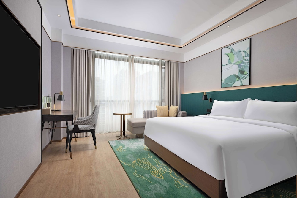 Superior Room, 1 King Bed, Bathtub