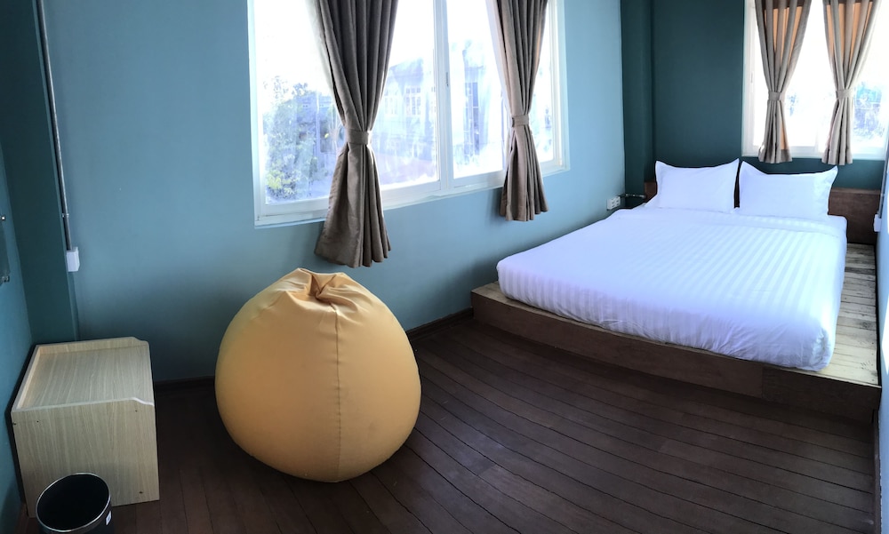 Private Room with Shared Bathroom