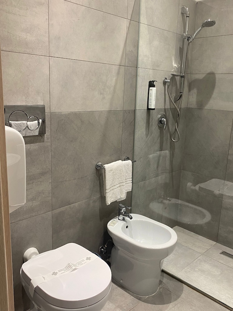 Standard Double Room - Photo 4