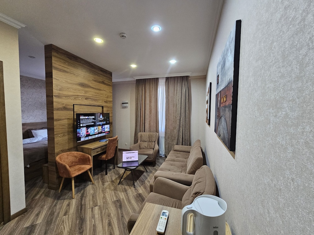 Deluxe Studio Suite