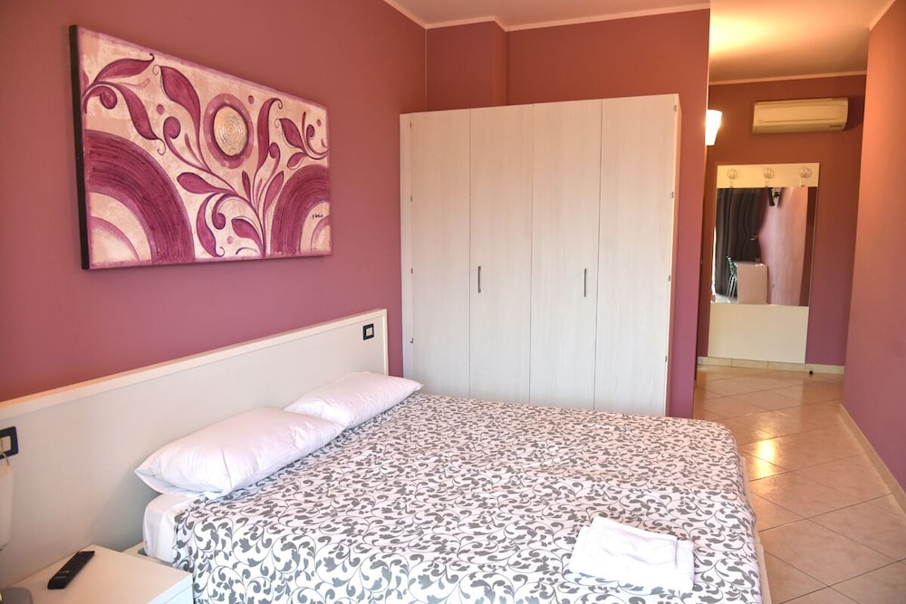 Double or Twin Room, Kitchenette, Garden View photo 2