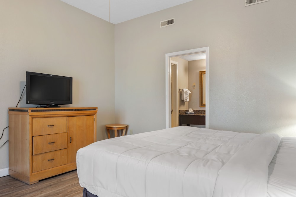 Oceanfront 2 Bedroom 1 King & 2 Double Beds photo 3