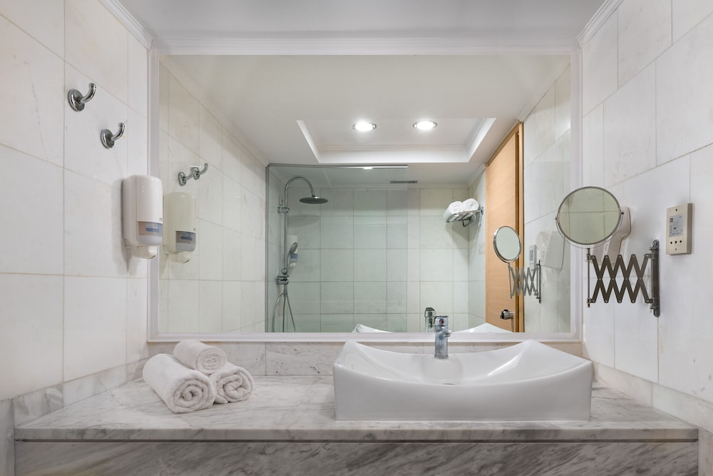 Family Suite Deluxe, Sea View (Swim-Up) photo 3