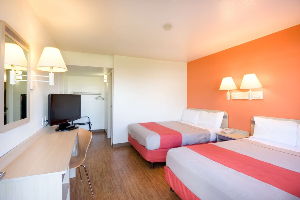 Deluxe Room, 2 Double Beds, Non Smoking, Refrigerator & Microwave