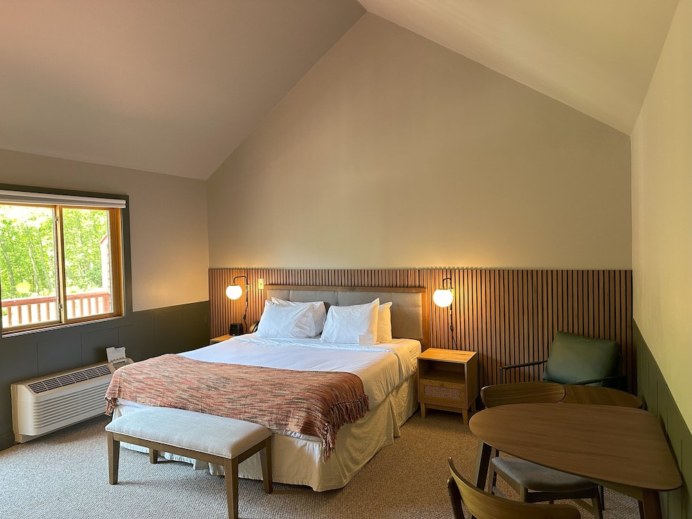 1 King Bed With Cliff View And Deck photo 1