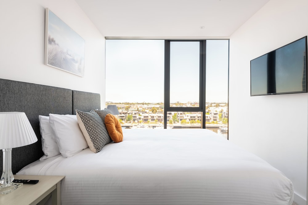 Two-Bedroom Two-Bathroom Apartment with Yarra Views - Photo 7