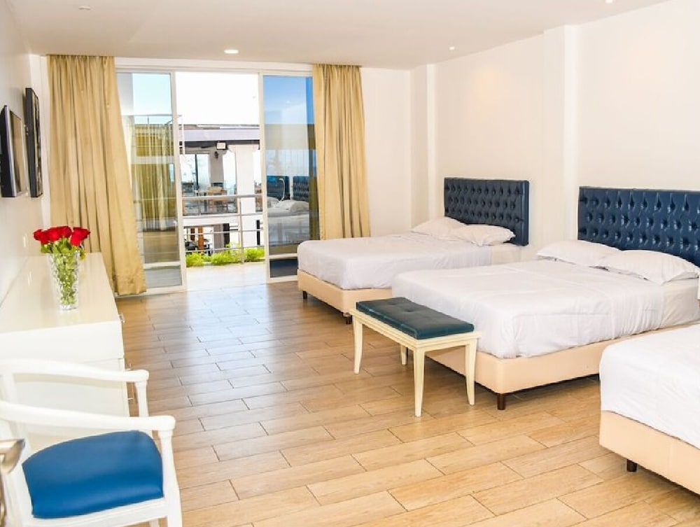 Family Triple Room, 1 Bedroom, Partial Ocean View