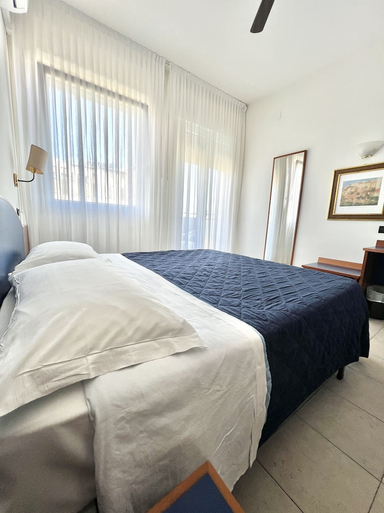 Panoramic Double or Twin Room photo 2