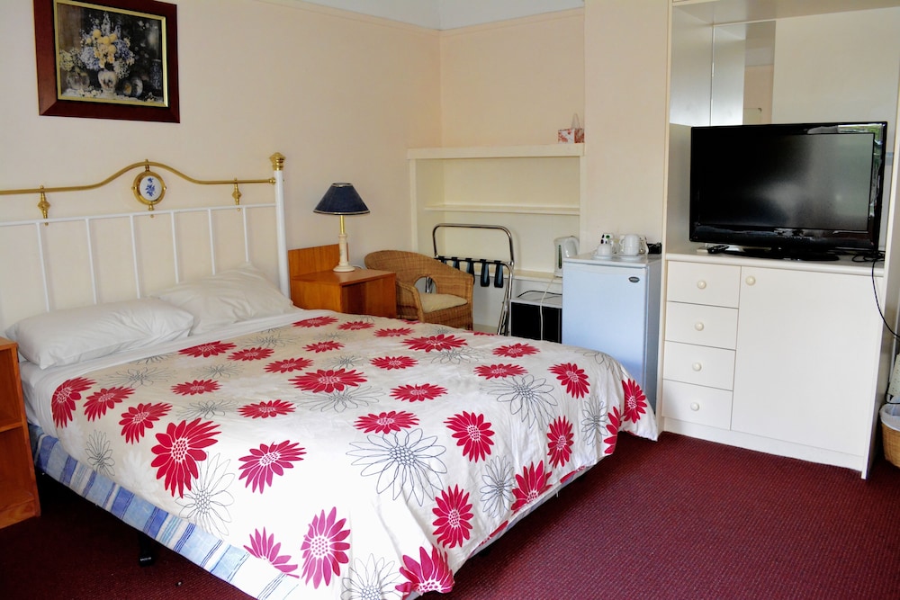 Standard Family Room - Photo 3