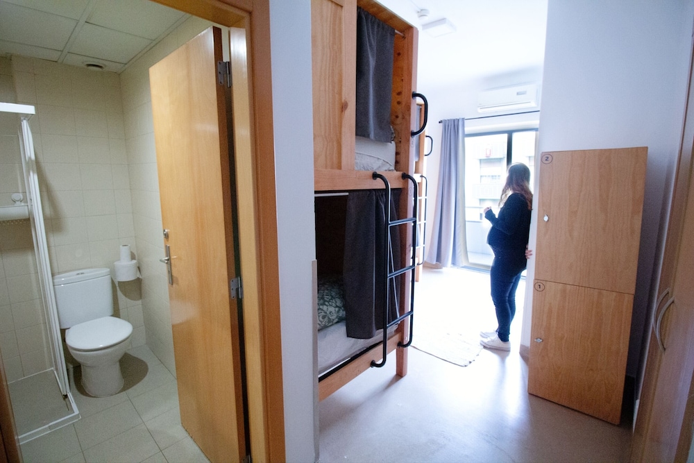 Bed in 4 Female Dorm w/Balcony and private wc photo 3