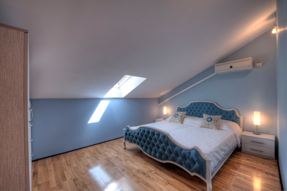 Blue Apartment, Attic
