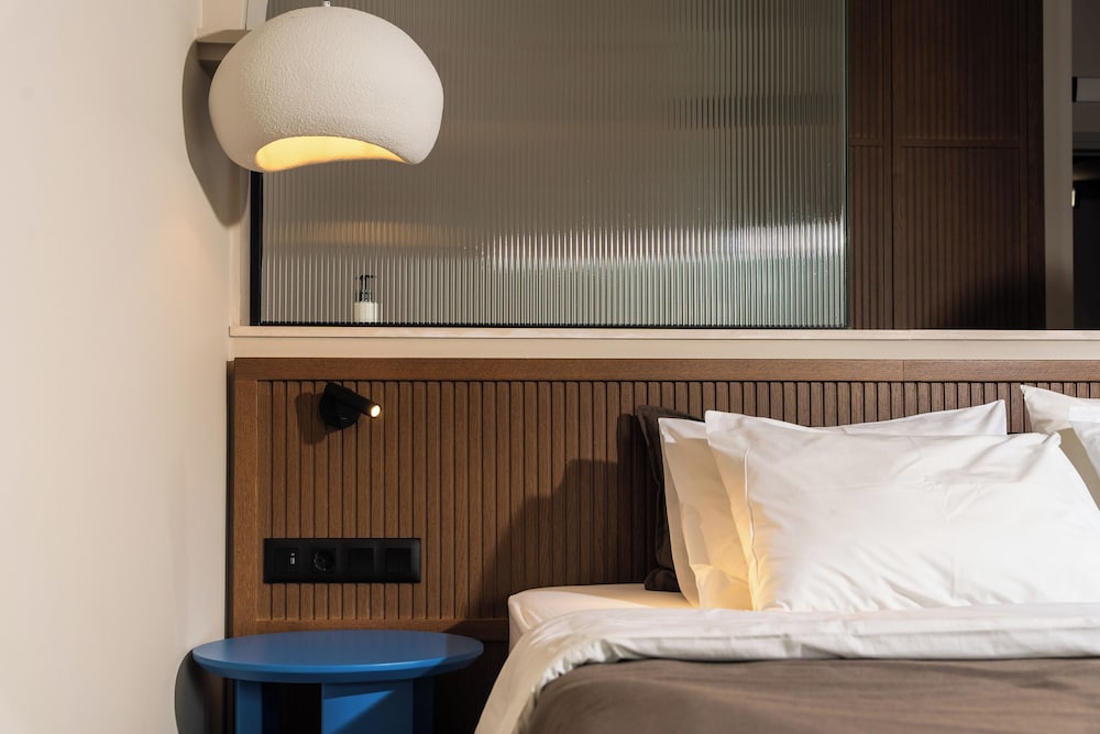 Deluxe Suite with Panoramic Sea View - Photo 6