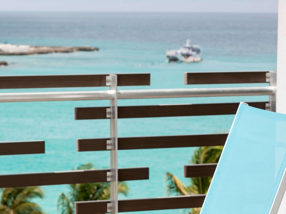 Suite, 1 King Bed, Ocean View (deluxe One Bedroom Suite)