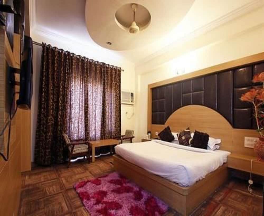 Deluxe Duplex, 1 Double Bed, Smoking photo 3