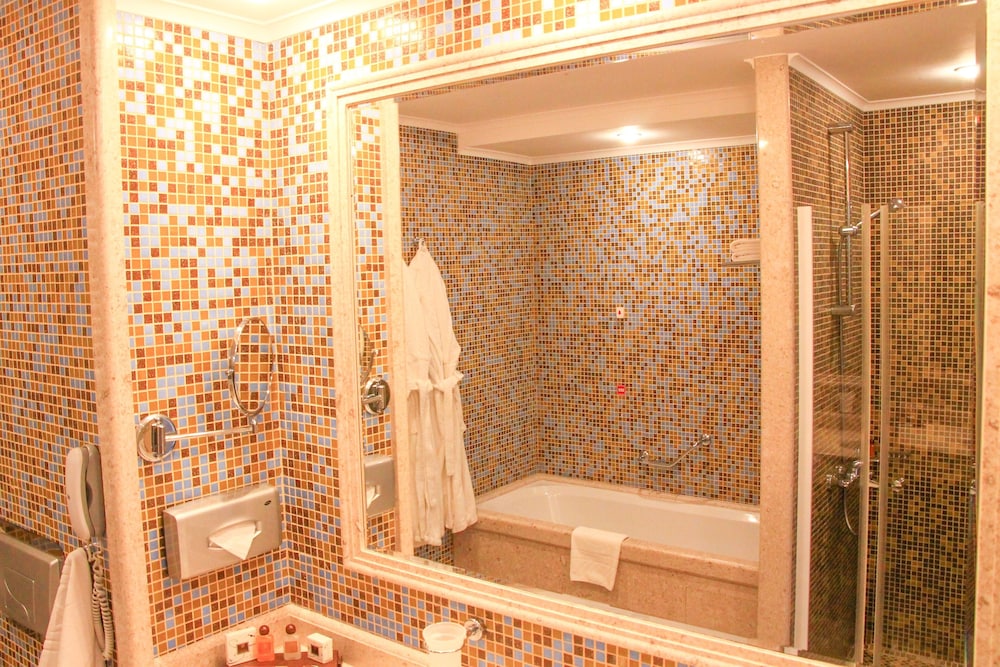 Family Room photo 3