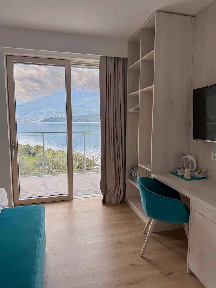 Club Double Room, Partial Lake View photo 1