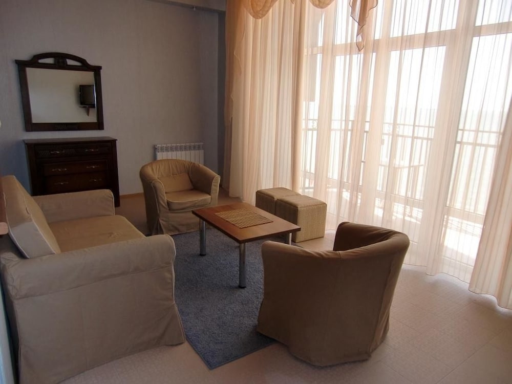 Honeymoon Studio Suite, 1 King Bed photo 1
