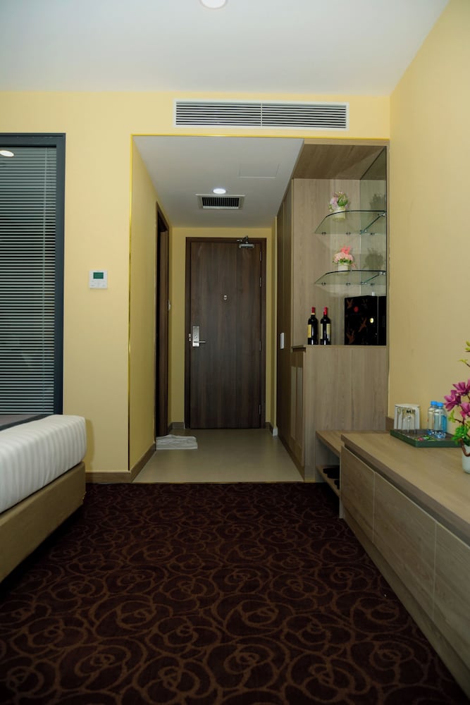 Deluxe Twin Room, City View photo 3