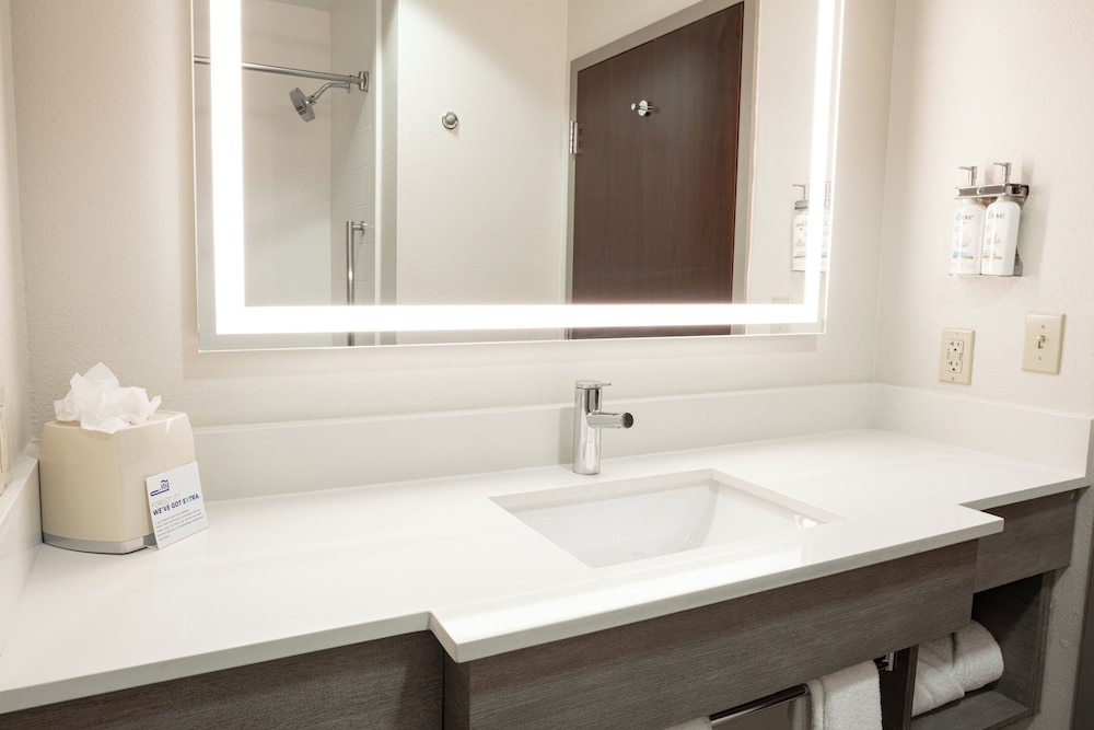 Standard Room, 2 Queen Beds - Photo 4