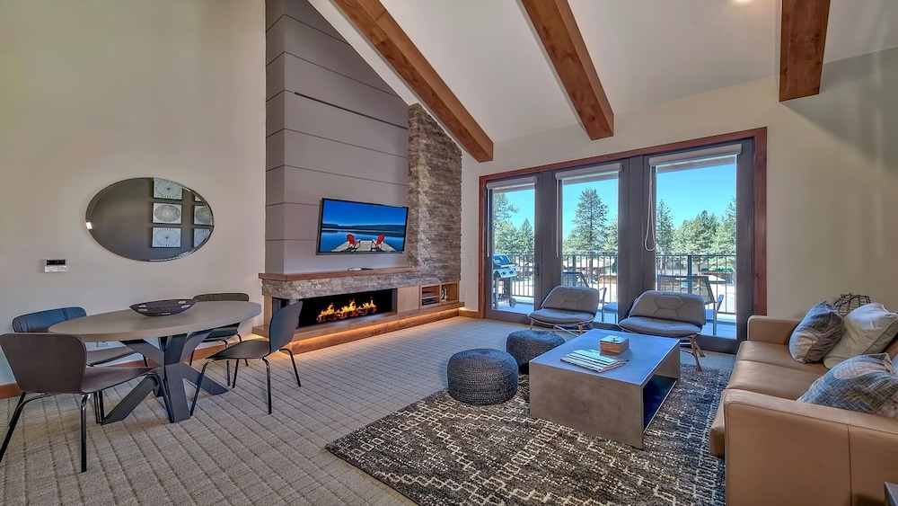 Condo, 2 Bedrooms