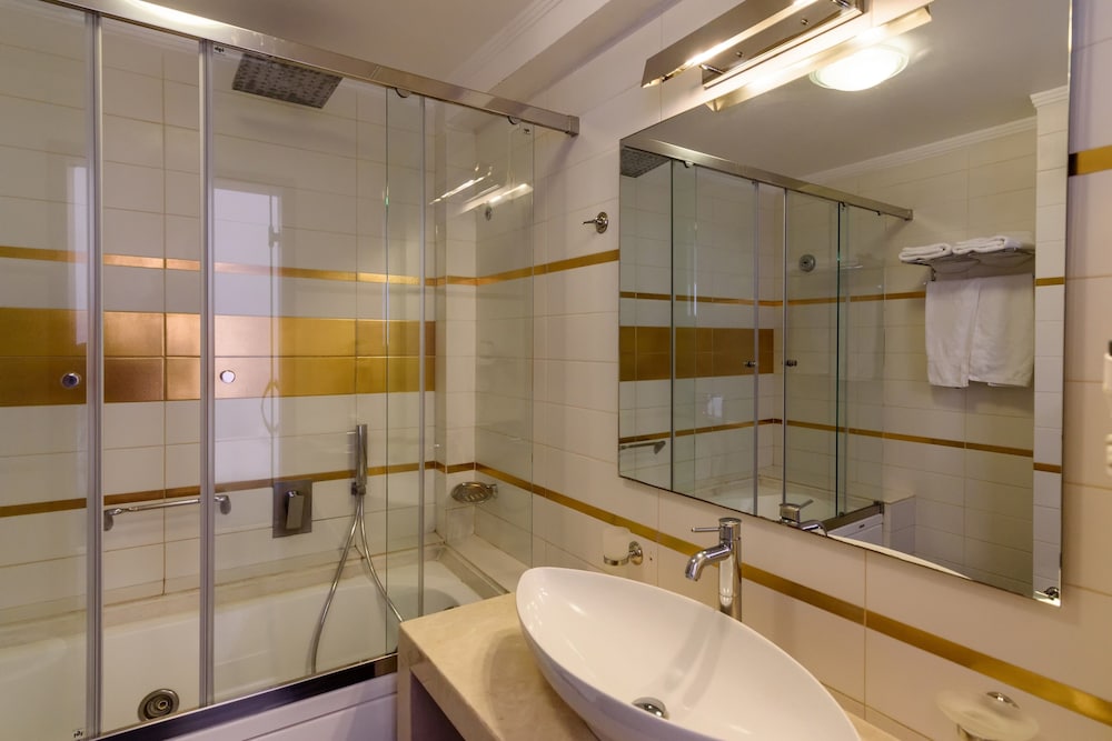 Suite - Photo 8