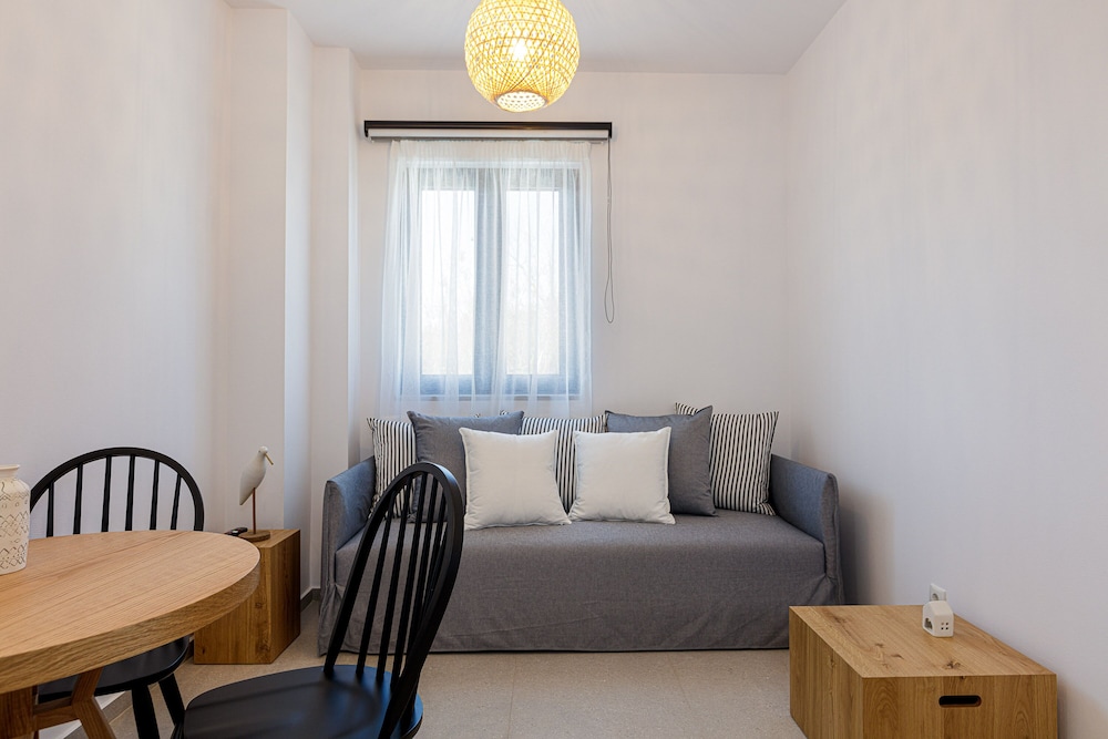 Suite, 1 Bedroom, Sea View - Photo 6