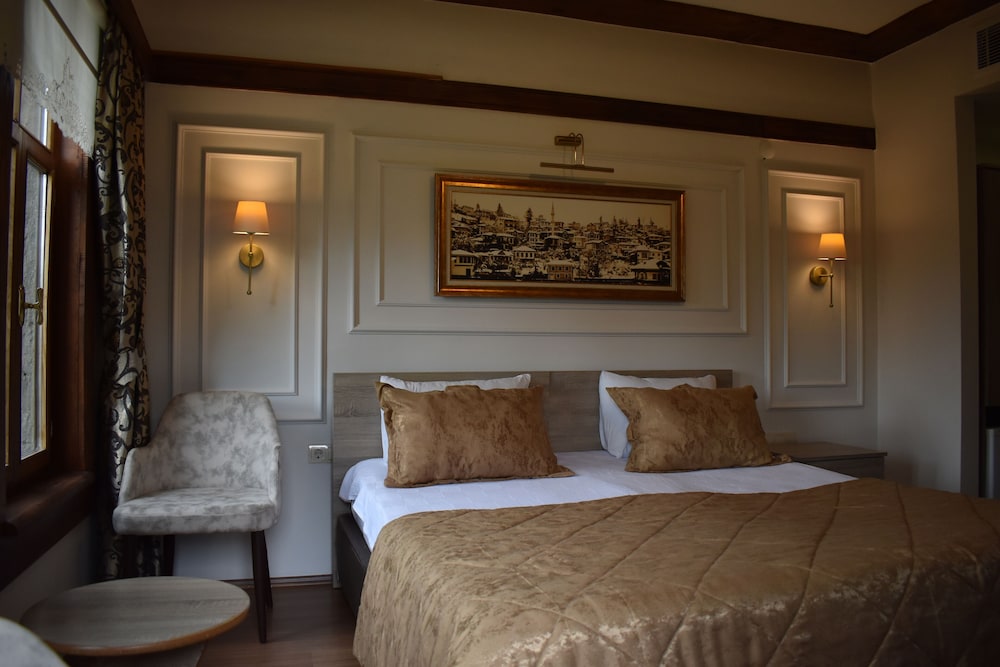 Economy Twin Room photo 2