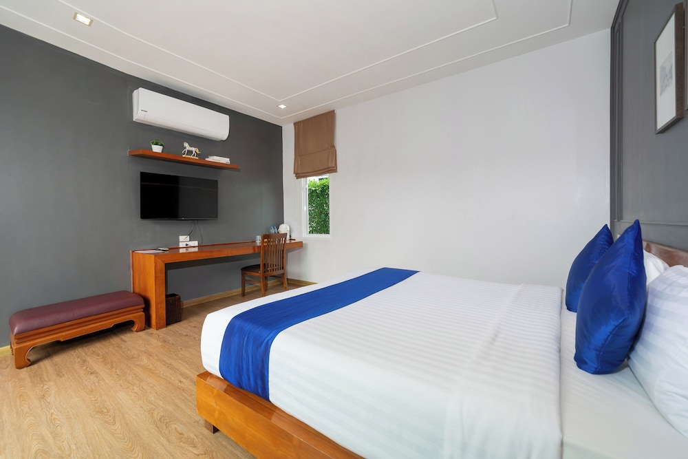 Deluxe Double Room Pool Access with Shared Kitchen photo 2