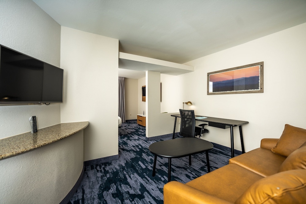 Executive Suite, 1 Bedroom - Photo 1