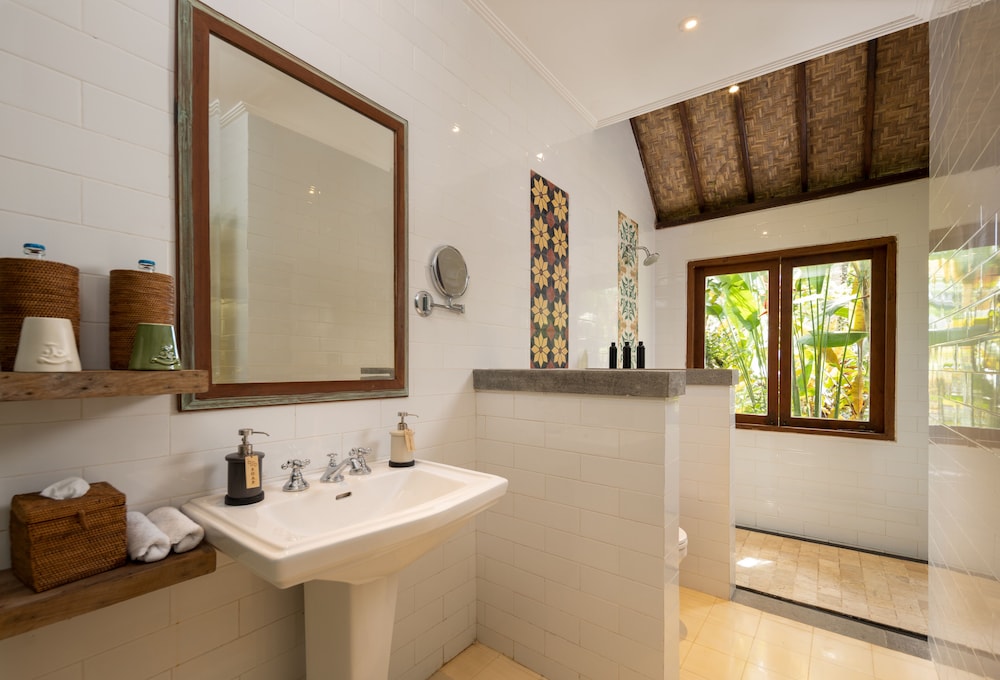 Grand Deluxe Bathtub - With Yoga photo 3