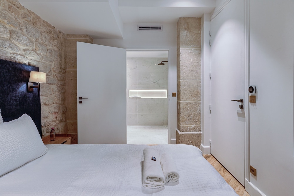 Superior Apartment thumbnail 6