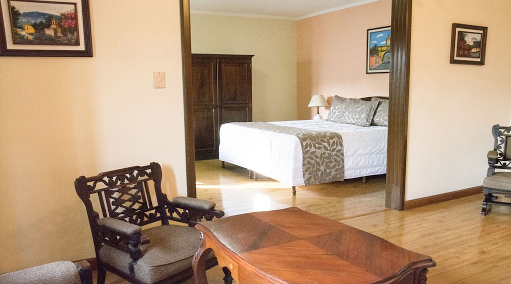 Junior Suite, 1 King Bed photo 2