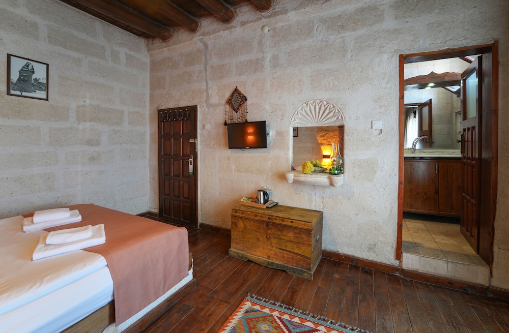 Deluxe Double Stone Room photo 2
