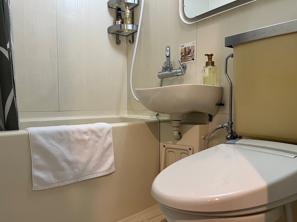 Economy Triple Room - Photo 6