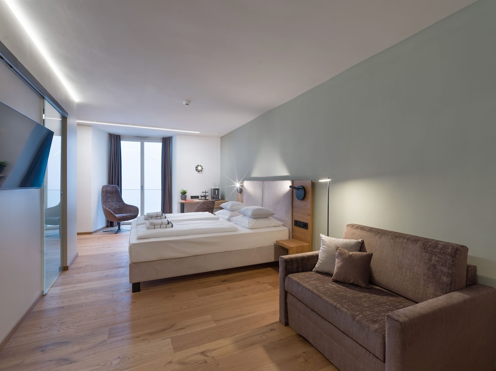Economy Room