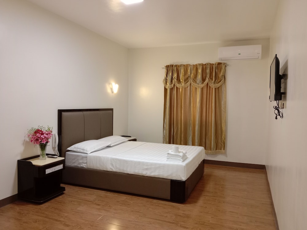 Deluxe Room, 1 Queen Bed - Photo 1