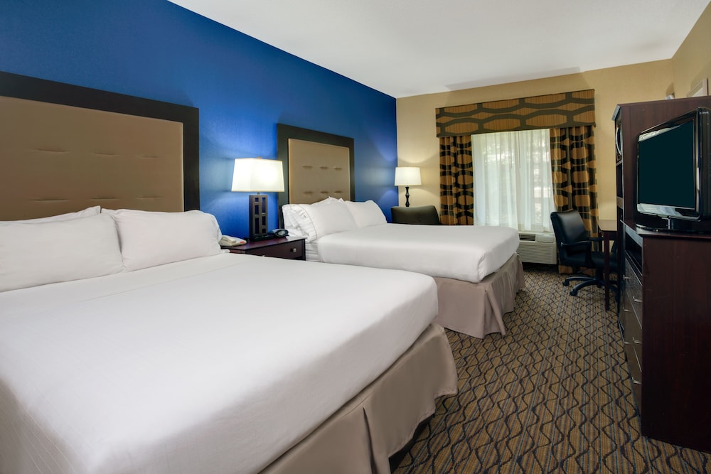 Standard Room, 2 Queen Beds - Photo 1