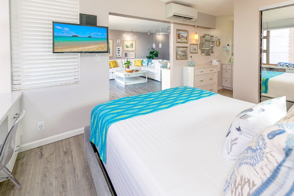 Premium Remodeled Condo with Ocean View and Parking: Premium Condo, 1 King Bed, Air conditioning, Ocean View (0049) photo